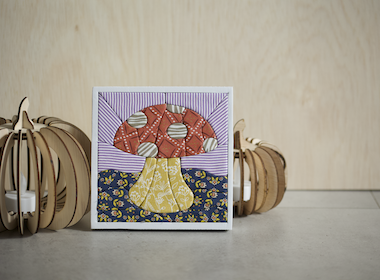 Kinusaiga bloemenontwerp met kleurrijke stofjes